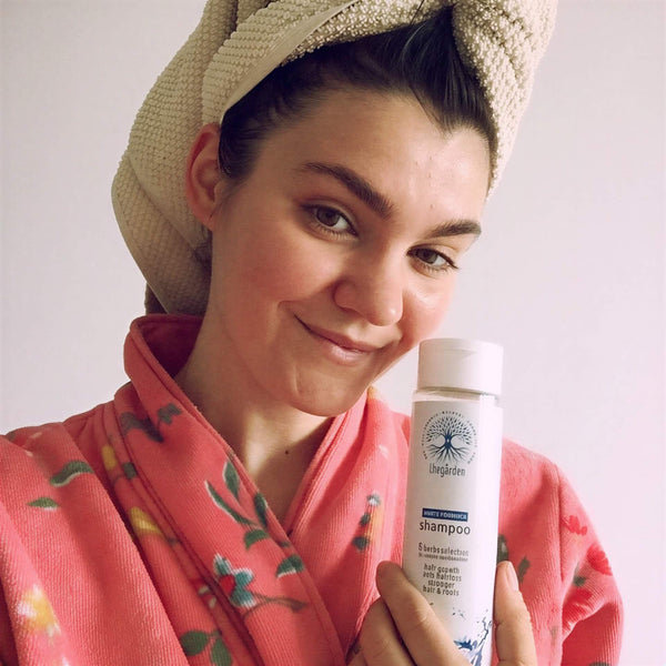 WHITE Formula Shampoo™-vlasový šampón pre vyčistenie a hydratáciu normálnej pokožky - The Garden - expertnavlasy.sk