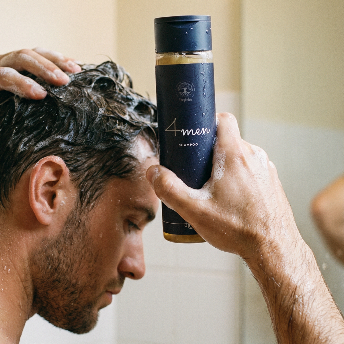 4MEN Hair & Beard Shampoo™ - pánsky vlasový šampón proti padaniu a rednutiu vlasov a brady