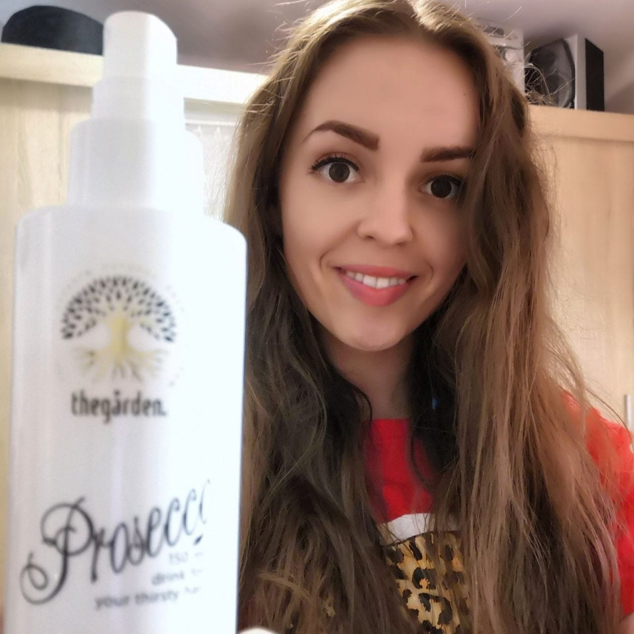Hair Prosecco Spray™ - unikátny vlasový sprej pre väčší objem, nadýchanejšie a lesklejšie vlasy - The Garden - expertnavlasy.sk