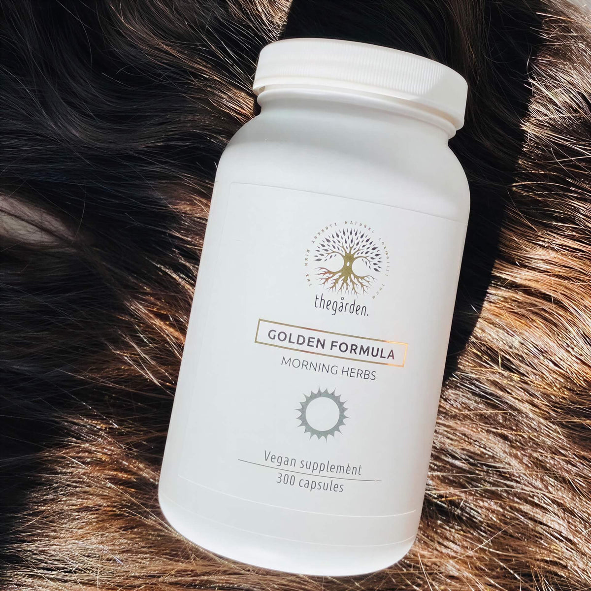 GOLDEN Formula Herbs™-bylinné zmesi na podporu rastu vlasov a proti ich padaniu pre suchú pokožku - The Garden - expertnavlasy.sk