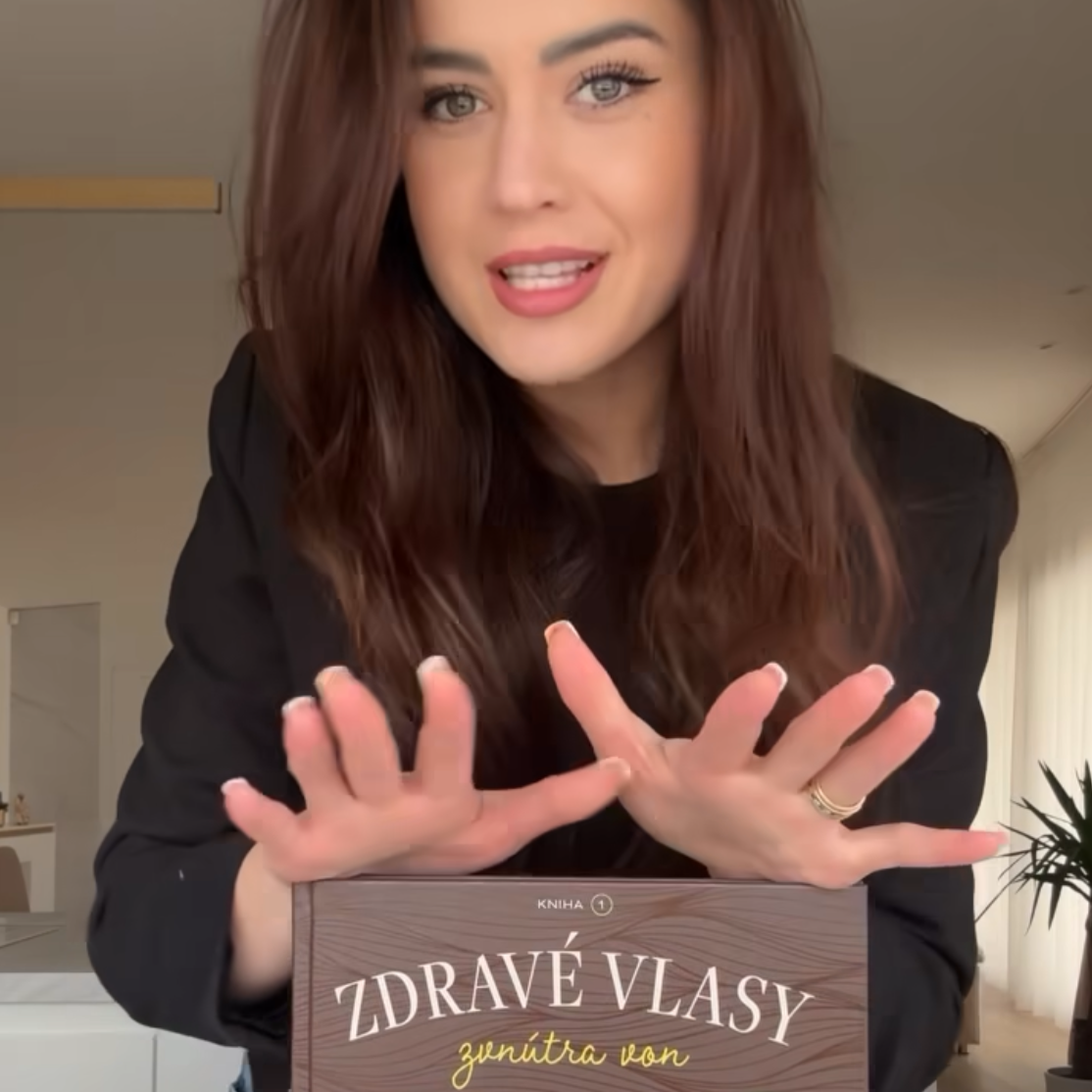 kniha Zdravé vlasy zvnútra von, Prvá slovenská kniha o prístupe ku vlasovm zvonku aj zvnútra súčasne