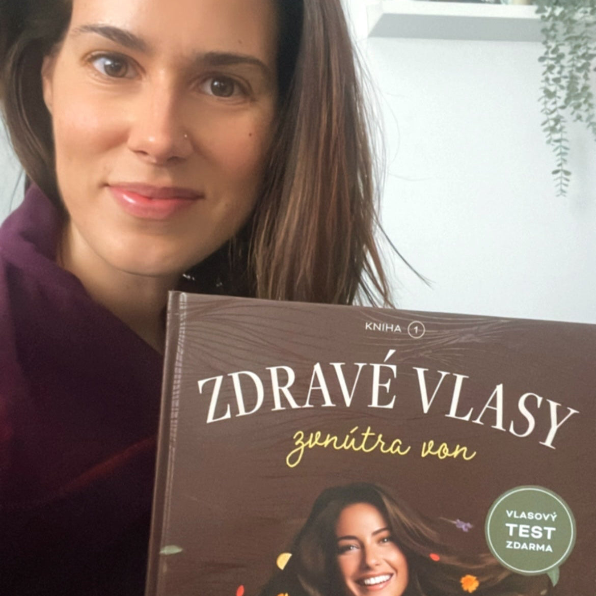 kniha Zdravé vlasy zvnútra von, Prvá slovenská kniha o prístupe ku vlasovm zvonku aj zvnútra súčasne