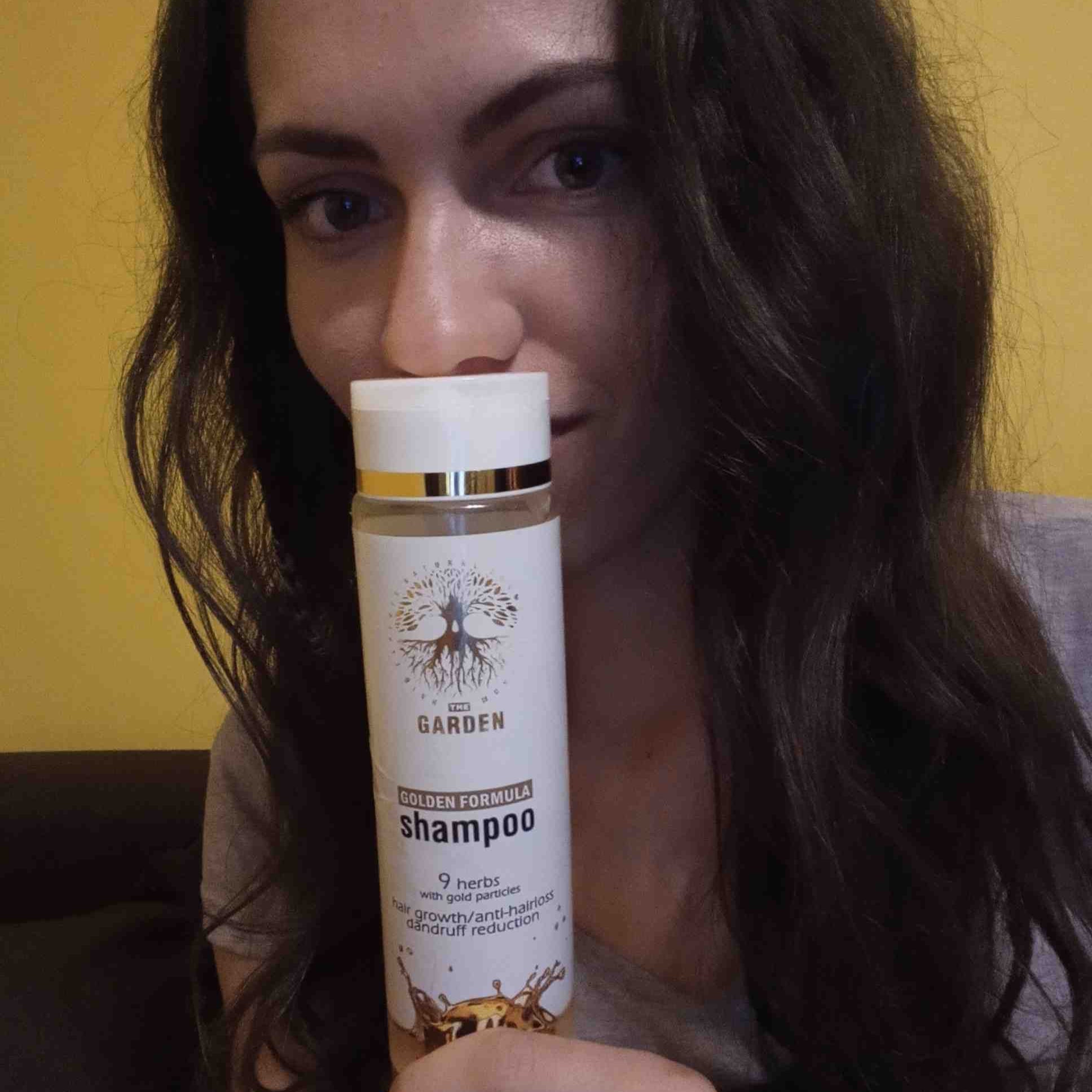 GOLDEN Formula Shampoo - šampón pre vyčistenie a hydratáciu suchej pokožky - The Garden - expertnavlasy.sk